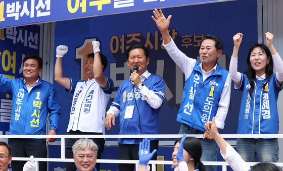 여주 후보들 지지 호소하는 정청래