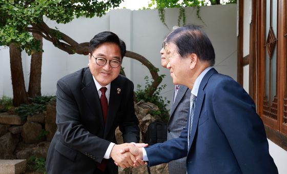 전임 의장들 만난 우원식 국회의장