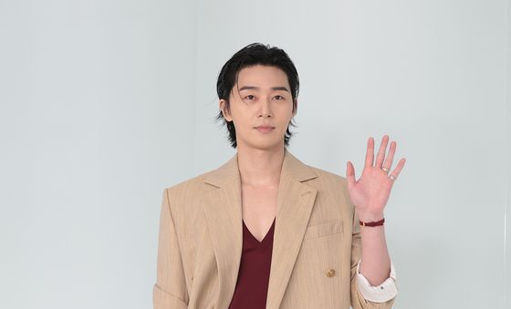 박서준, 빛나는 손 인사