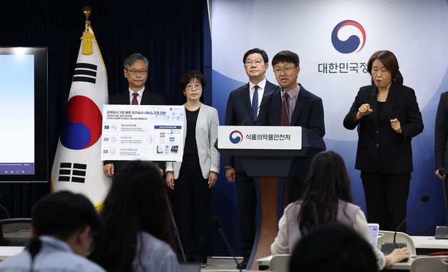 식약처의 의료제품 허가·심사혁신 브리핑 관련 발언하는 안기종 한국환자단체연합회 대표