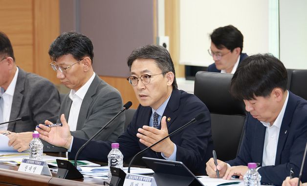 모두발언하는 권대영 금융위 부위원장