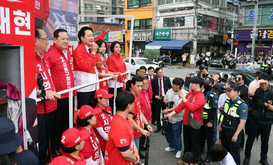 성동구 금남시장에서 유세하는 장동혁 대표
