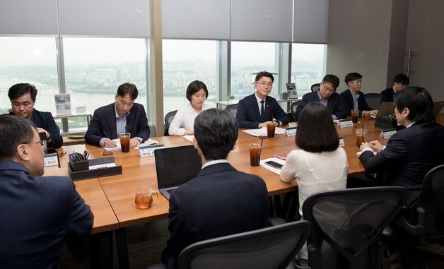 AI보안 위협 대응 등 협력방안 논의하는 류제명 2차관