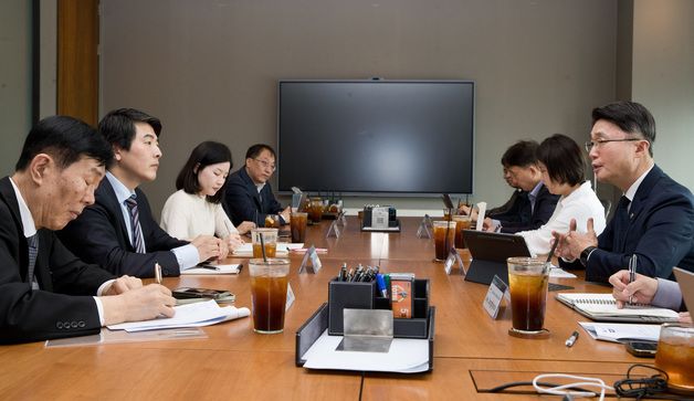 AI보안 위협 대응 등 협력방안 논의하는 류제명 2차관