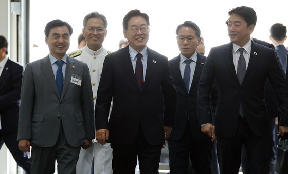 미래국방전략위원회 입장하는 이재명 대통령