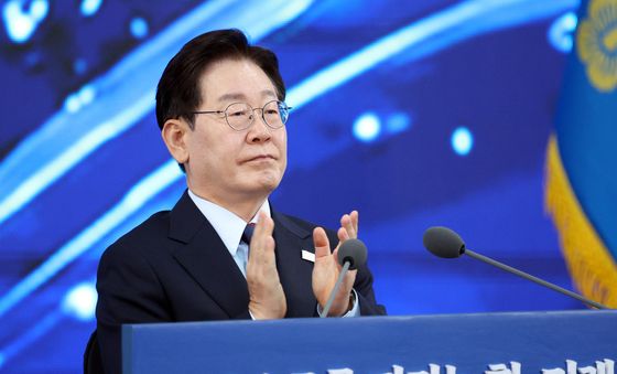 핵추진잠수함 기본계획 발표 듣는 이재명 대통령