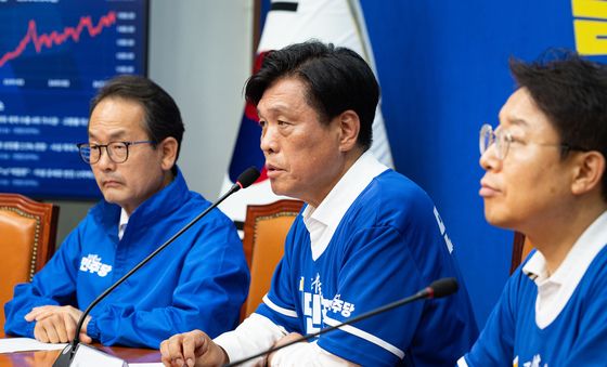 기자간담회 발언하는 조승래 사무총장