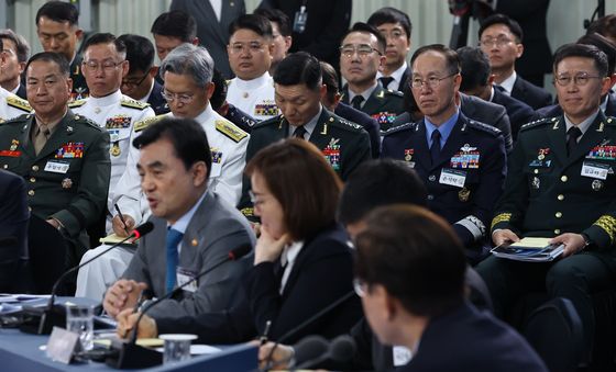 안규백 국방장관 발언듣는 군지도부