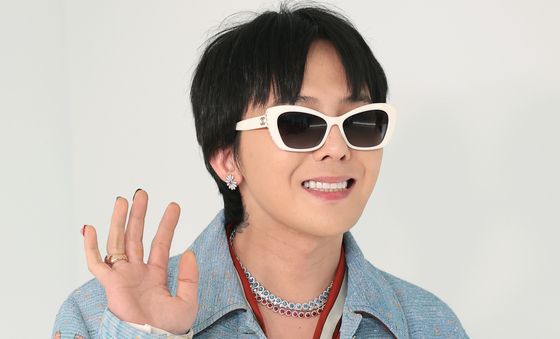 지드래곤, 햇님 방긋 손 인사