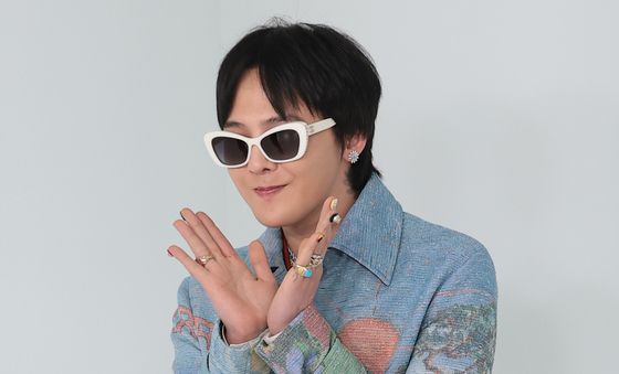 지드래곤, 꽃받침 포즈