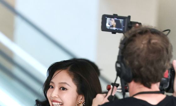제니, 따라가고 싶은 매혹녀