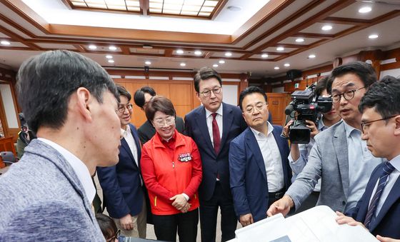 '사전투표함 이렇게 옮깁니다'