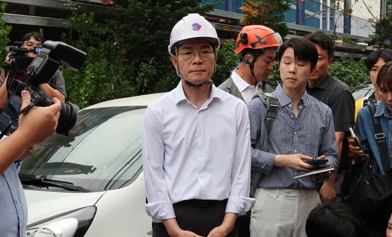 서소문 고가 붕괴 현장 찾은 정원오 후보
