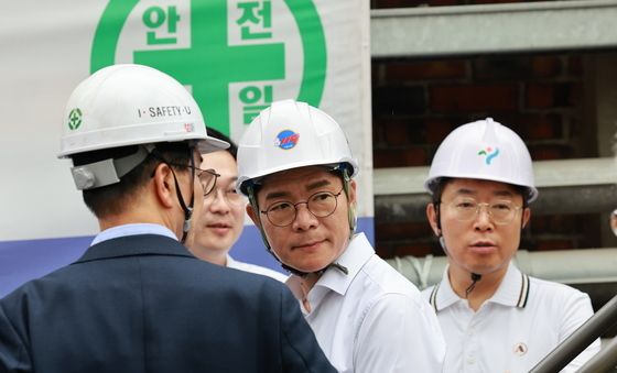 서소문 고가 붕괴현장 찾은 정원오 후보