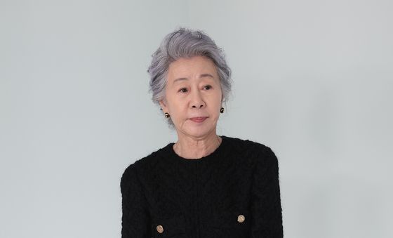 윤여정, 우아함 가득