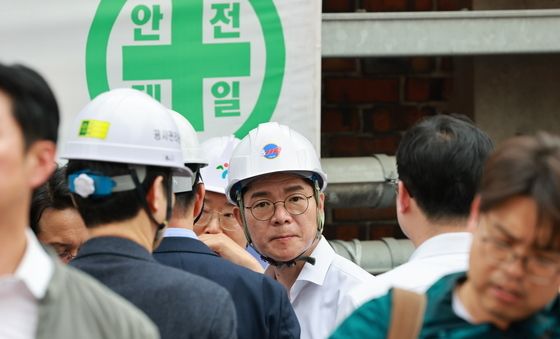 서소문 고가 붕괴 사고현장 살피는 정원오 후보