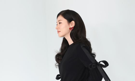 전여빈, 우아한 블랙