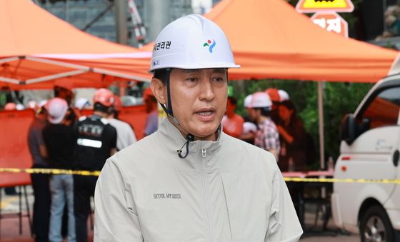 서소문고가차도 붕괴 사고 현장 찾은 오세훈 후보