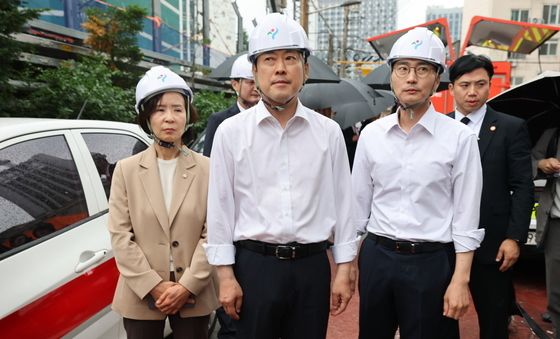 서소문고가차도 붕괴 사고 현장 찾은 장동혁 대표