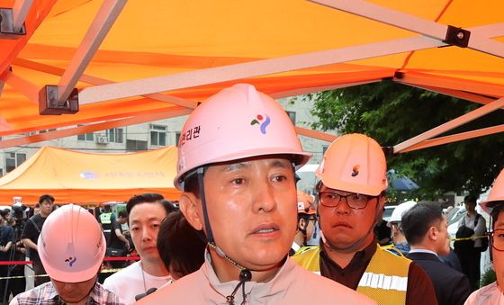 서소문 고가 붕괴사고 현장 찾은 오세훈 후보