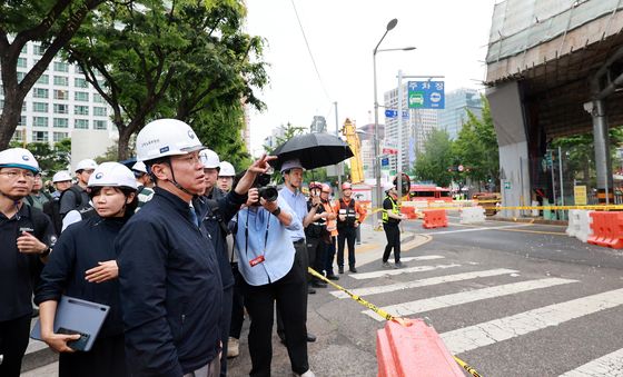 서소문 고가 철거 현장 찾은 김영훈 장관