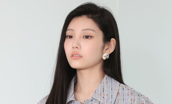 아일릿 원희, 확 달라진 분위기