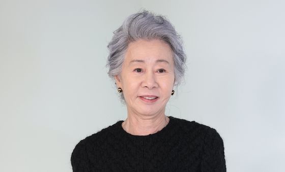 샤넬 포토 행사 참석한 윤여정