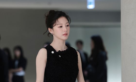 고윤정, 움직이는 바비 인형