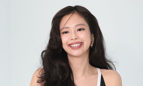 블랙핑크 제니, 향기로운 미소