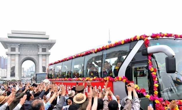 AWCL 우승한 北 여자축구 '내고향팀' 귀국…환영 퍼레이드 진행
