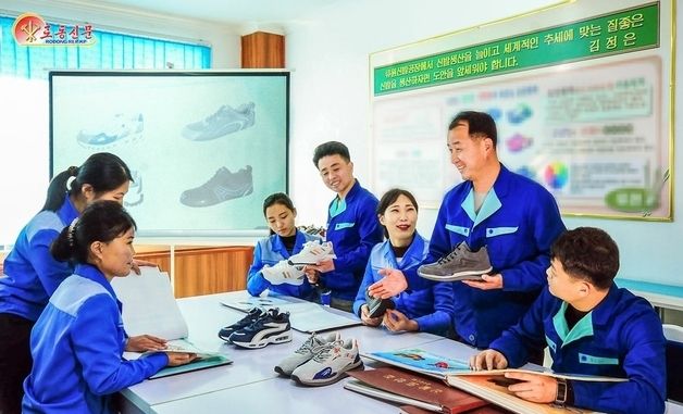 北 류원신발공장 조명…"품질 높이기 위해 기술 개선"