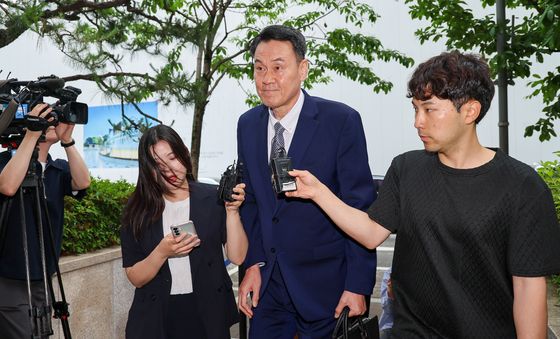 특검 소환조사 출석하는 김명수 전 합참의장
