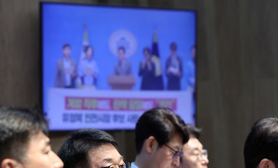 더불어민주당, 유정복 후보 사퇴 촉구 기자회견