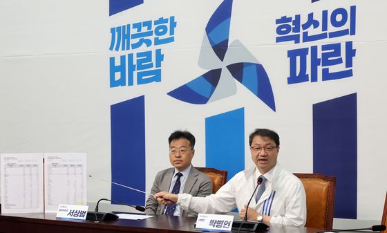 조국혁신당, 김용남 후보 차명대부업 불법운영관련 기자회견