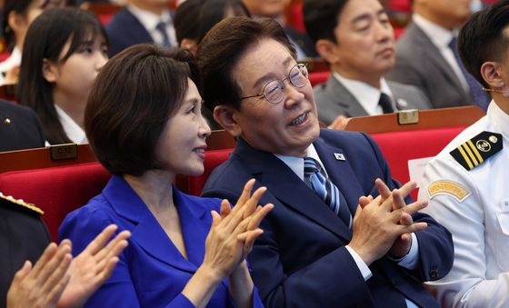 대화하는 이재명 대통령과 김혜경 여사