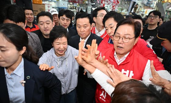 경남 진주 지원유세 나선 박근혜 전 대통령