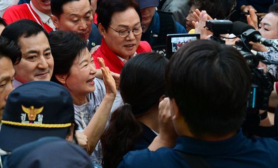 진주 민십 잡는 박근혜 전 대통령