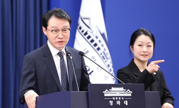 이규연 홍소수석, 대통령 취임1주년 기자회견 브리핑