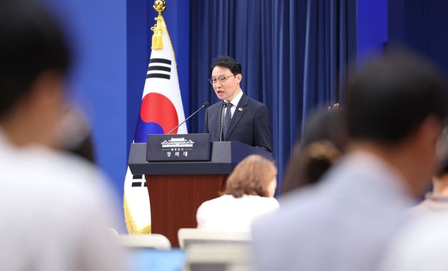 이규연 홍소수석, 대통령 취임1주년 기자회견 브리핑