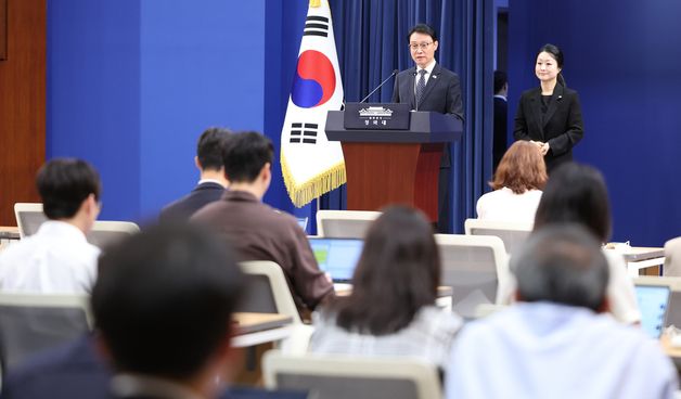 李대통령, 6월8일 취임 1주년 기자회견