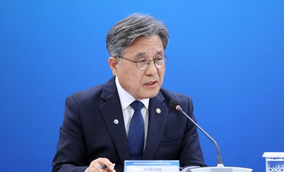 세계유산준비위원회 준비 현황 보고하는 허민 청장