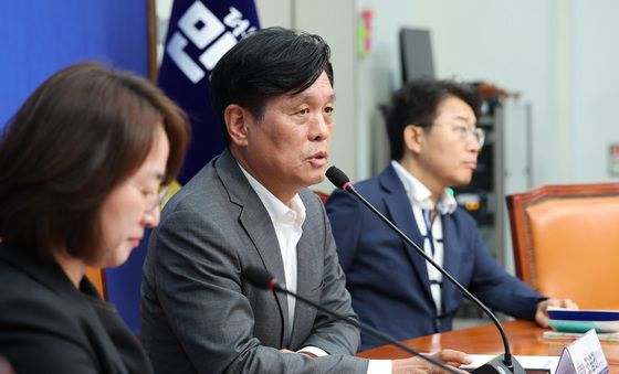 지방선거 관련 발언하는 조승래 사무총장