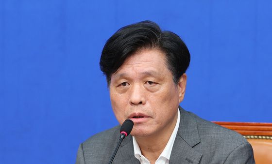 기자간담회 발언하는 조승래 사무총장