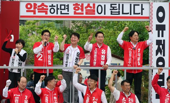 안철수 의원과 함께 유세하는 유정복 후보