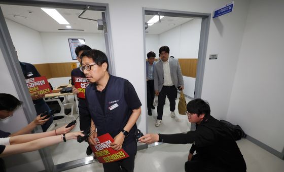 2차 조정회의 참석하는 카카오 노사