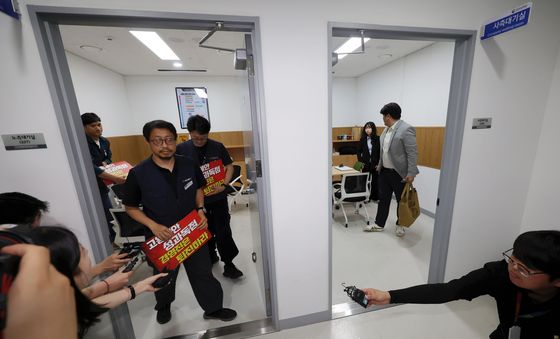 2차 조정회의 참석하는 카카오 노사