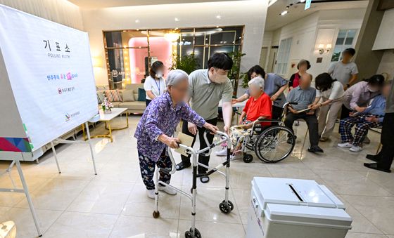 '소중한 한 표 행사합니다'