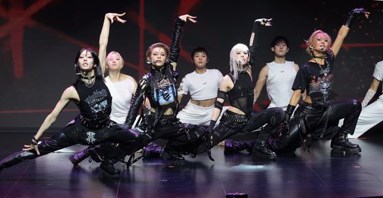 엑스러브, K-POP 최초 젠더리스 그룹