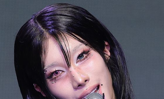 인사말 하는 엑스러브 루이