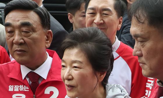 울산 신정시장 찾은 박근혜 전 대통령